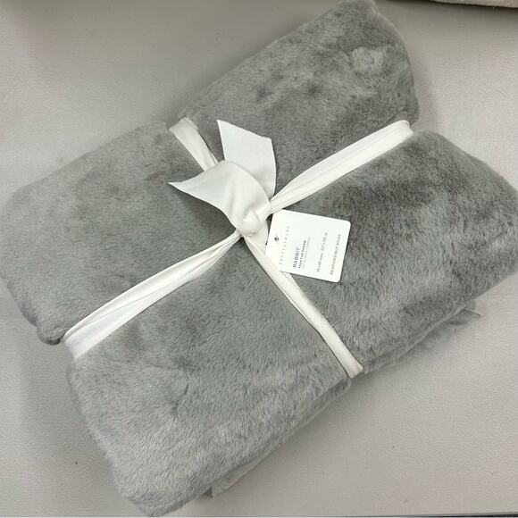 Pottery Barn Double Faced Rabbit Faux Fur Throw Platinum Gray SOFT 50 x 60 NWT - Picture 2 of 7